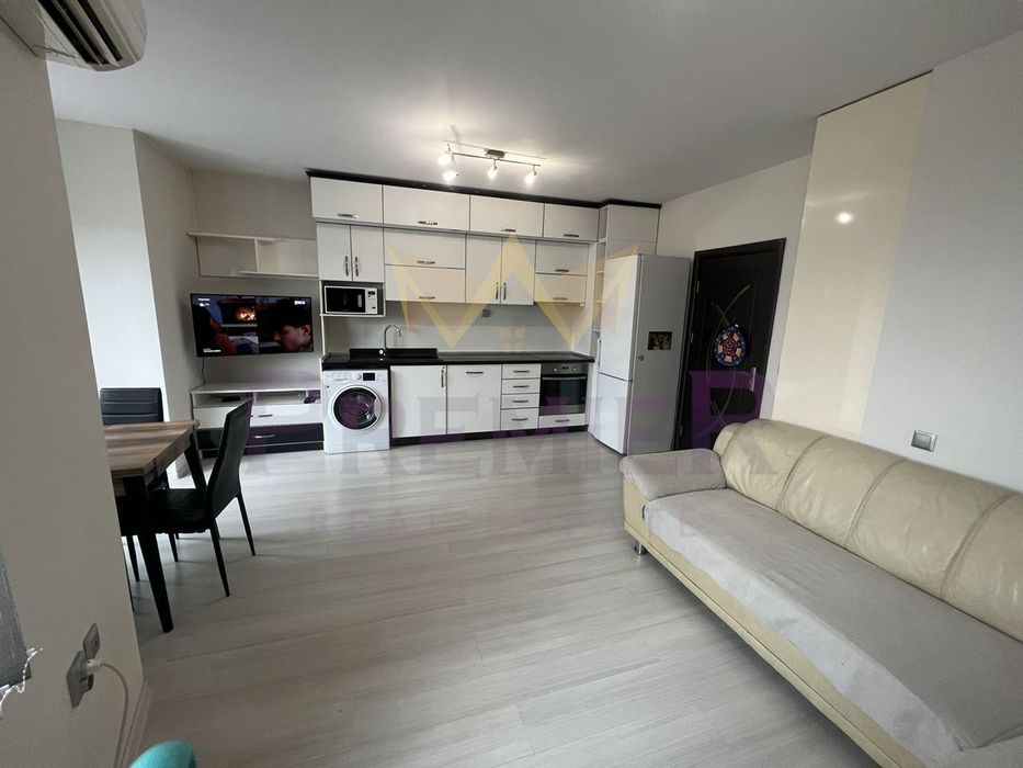 Дава се под наем Двустаен апартамент в Варна, Цветен квартал - 80 кв.м за 561 € - Снимка #1