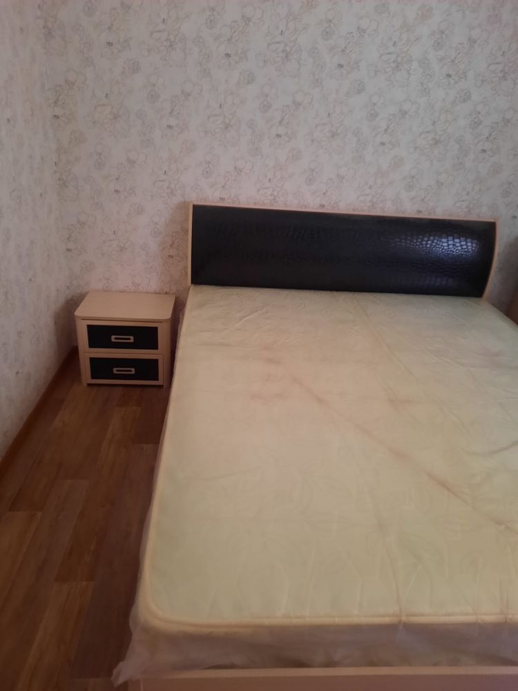 Продаётся шкаф, комод, тумбочки и кровать
