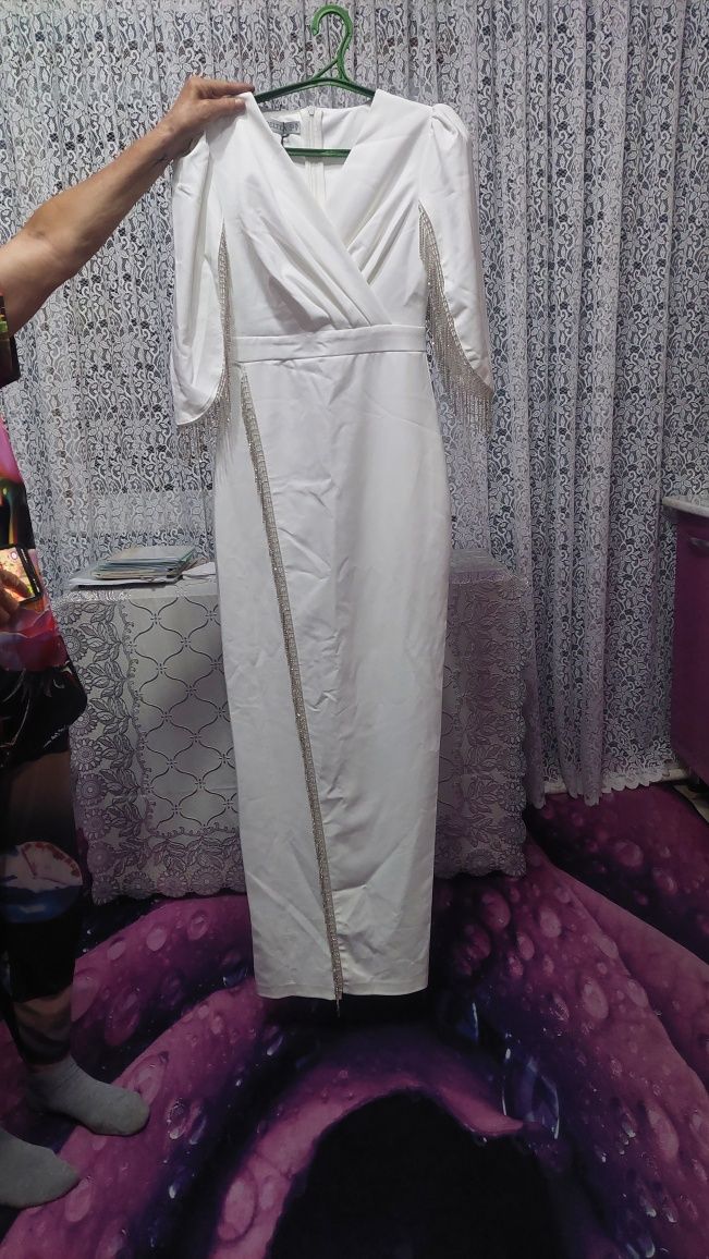 Новое белое платье
