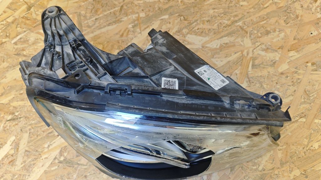 Десен фар за Мерцедес MERCEDES W213 Full LED