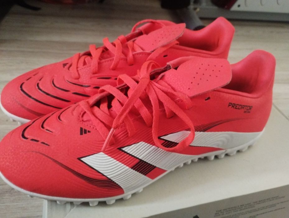 Adidași predător adidas
