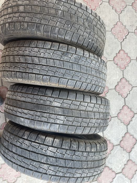 Бу Шины 215/65R 16