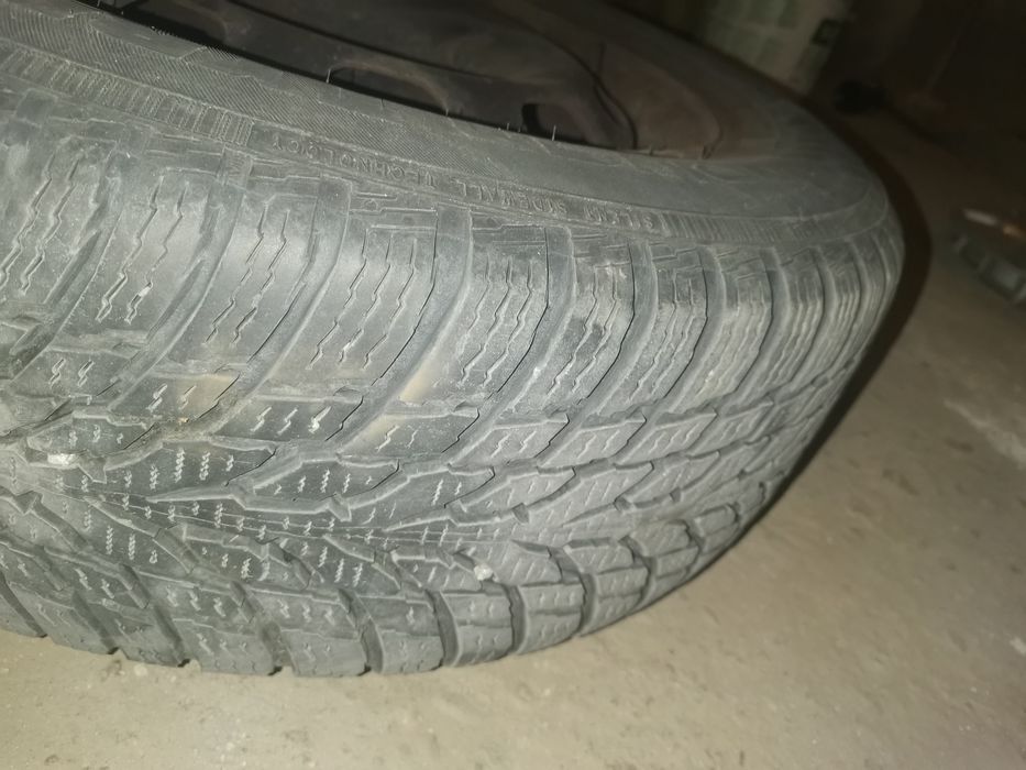 Джанти със зимни гуми и оригинални тасове Ауди а3