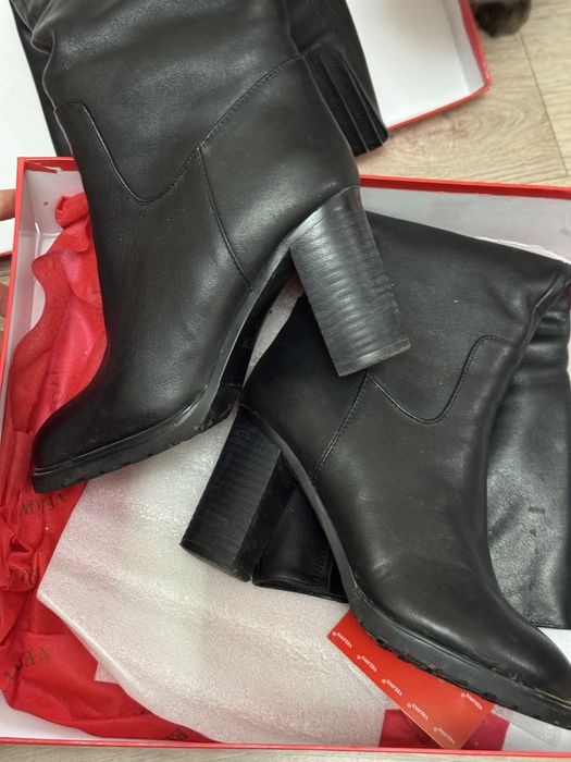 Черные кожаные сапоги