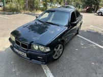 Bmw e36 sedan // 318i // fara rugina // fiscal pe loc