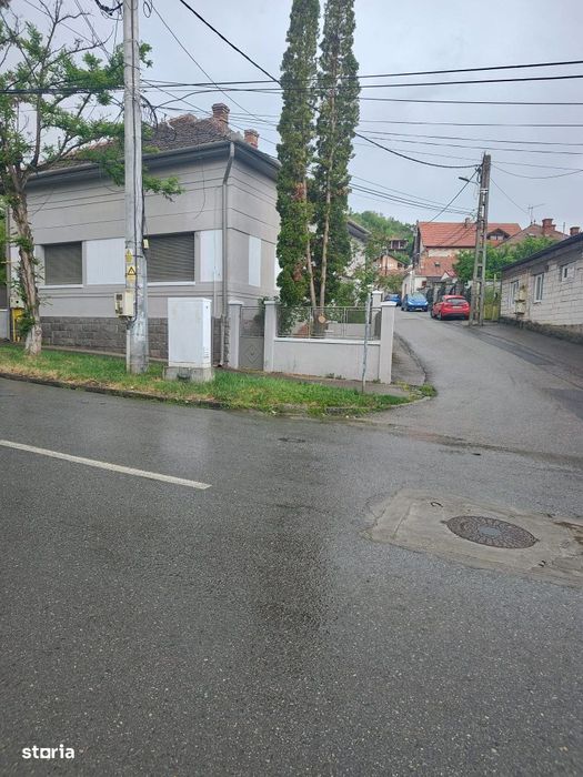 Casa de vanzare formata din 4 camere, zona strada Aurel Vlaicu