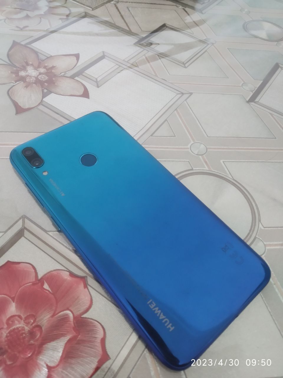 Huawei Y7 Srochno sotiladi