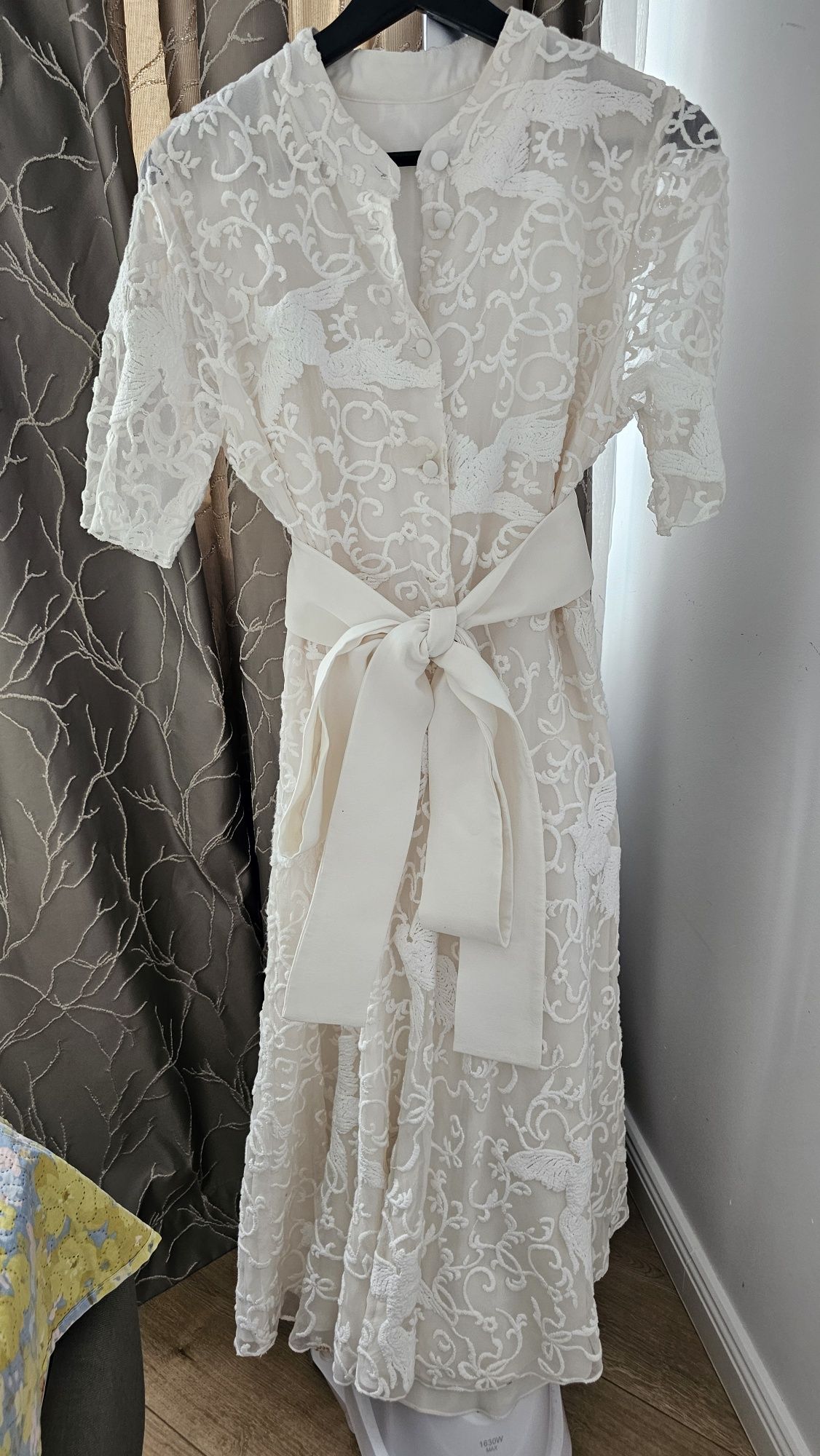 Rochie matase si broderie manula