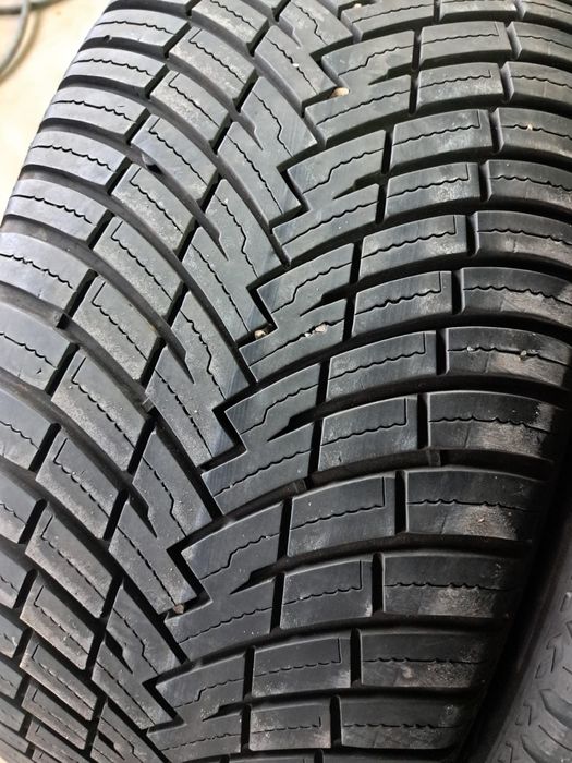 2 anvelope Allseasons 255 40 R20 Pirelli