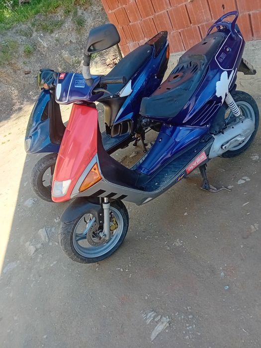 Vand doua scutere piaggio nrg și aprlia sr în stare ft bună