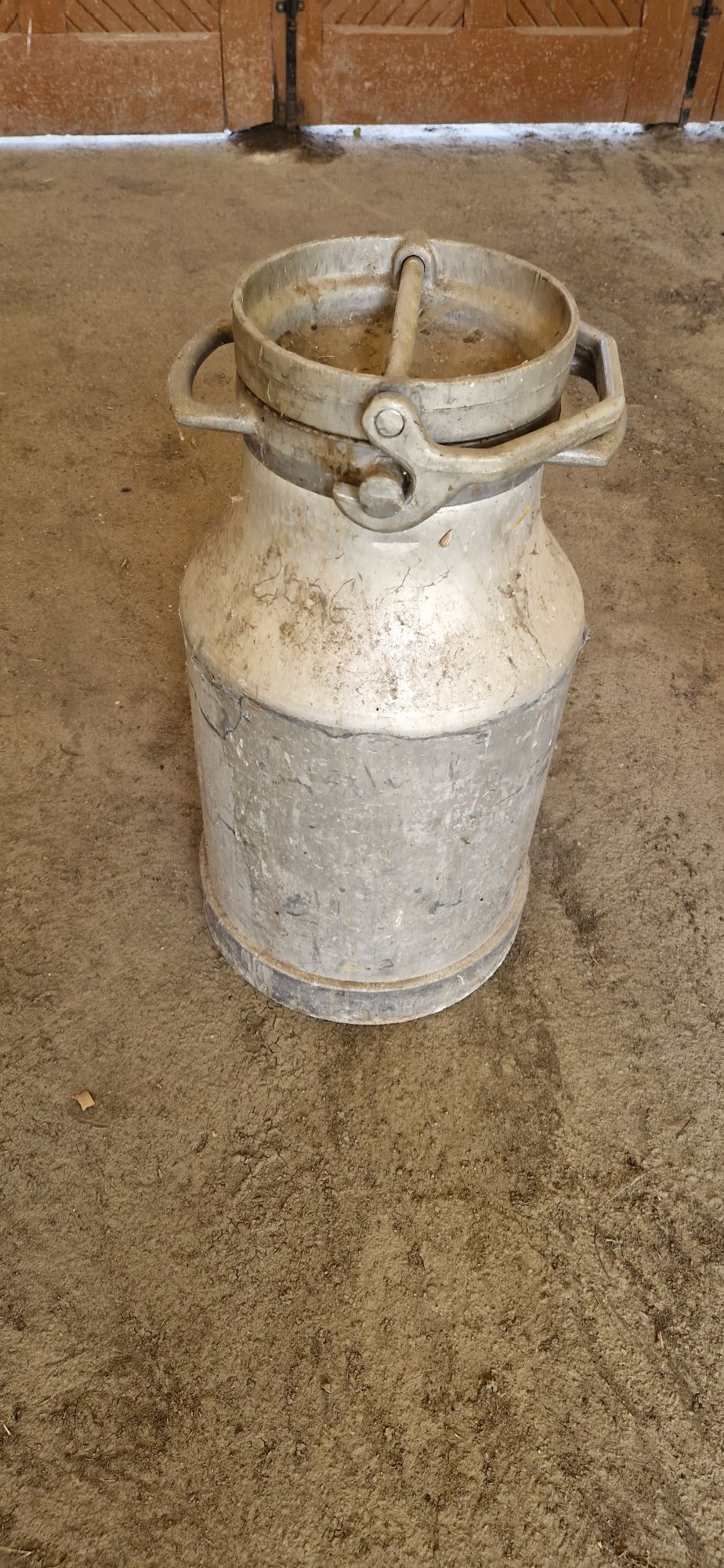 Vand 10 bidoane aluminiu