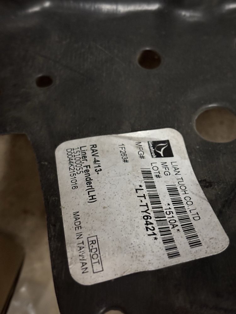 Подкрыльник RAV4 12-19