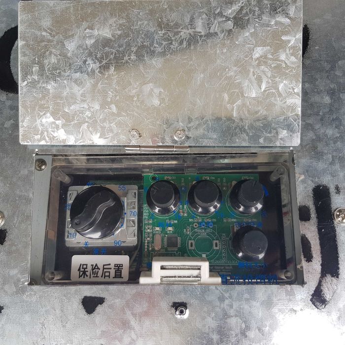 Hranitor pesti cu panou solar pentru acvacultura / balti , iazuri, etc