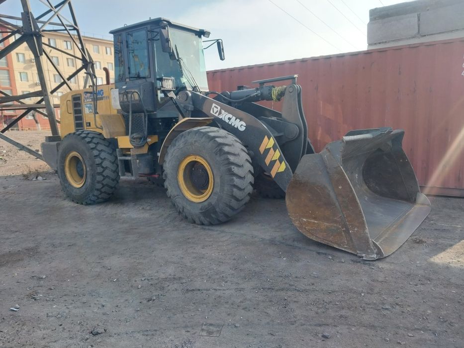 Предлагаем услуги фронтального погрузчика.