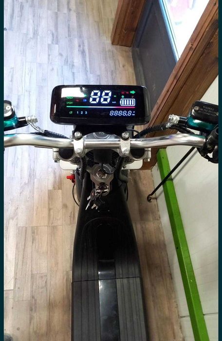 Scuter Electric 2000W Baterie Mare 20 Amperi Certificat Inmatriculare