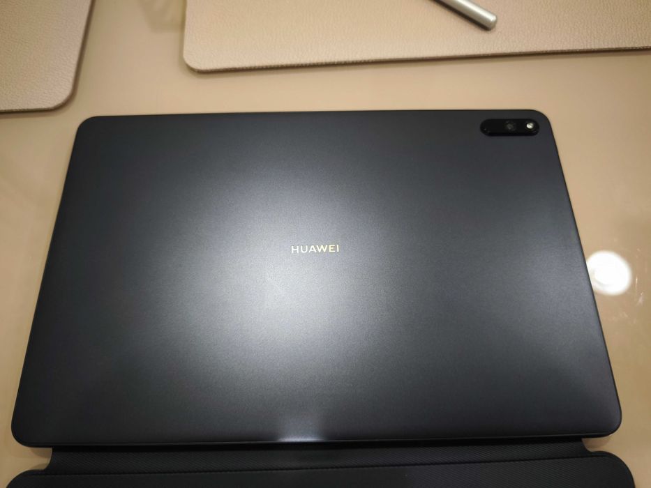 Tableta Huawei Matepad 11 , husa cu tastatura si stylus (pen)