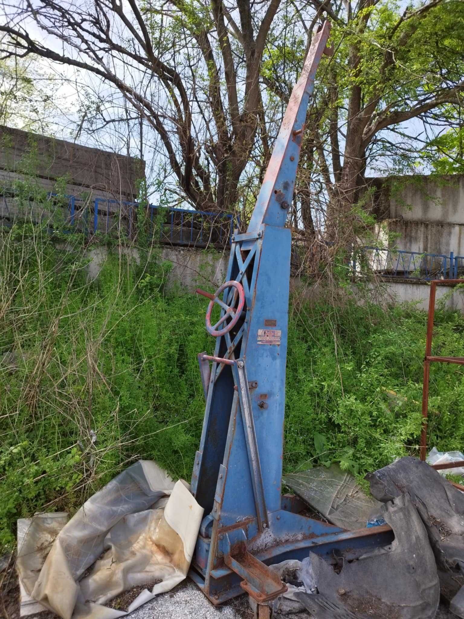 Кран за двигатели тип жираф