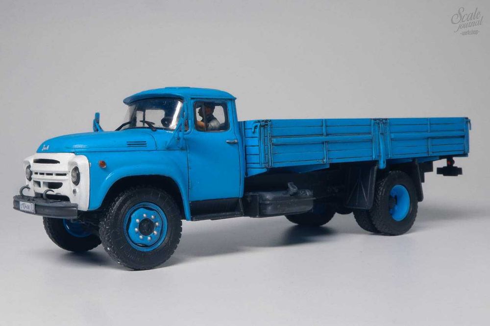 Сборная модель ЗИЛ-130Г Бортовой АVD models 1:43