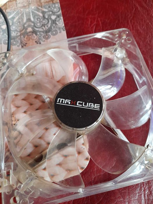 Cooler pc cu leduri albastre