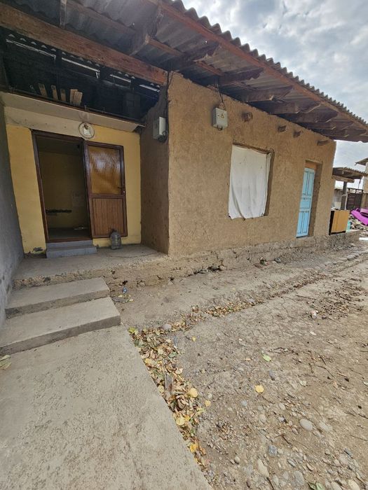 Uy sotiladi, yer xisobida 7 sotix