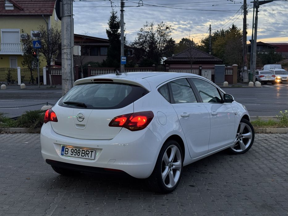 Opel Astra J • 1.7 CDTI
