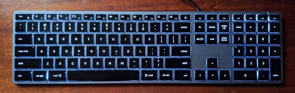 Tastatura Satechi iluminată, cu fir