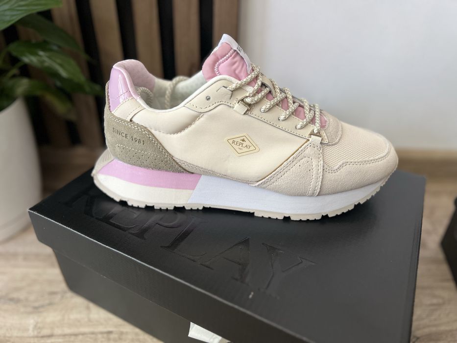 Нови маратонки Replay