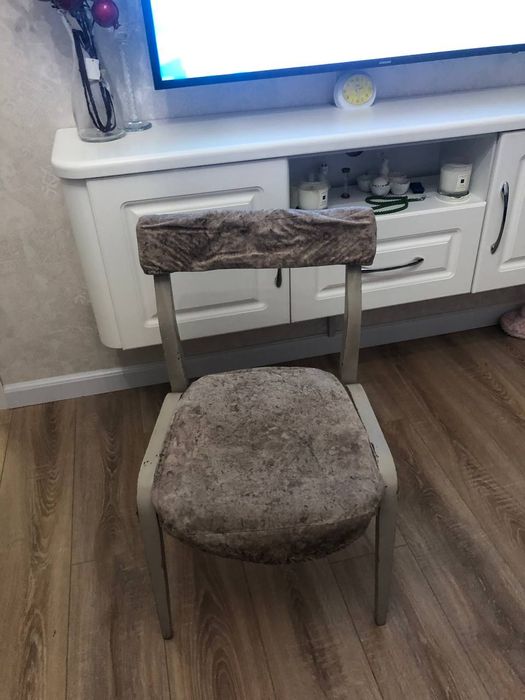 Стол со стульями