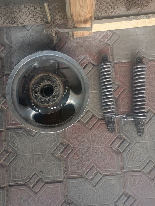 Диск: 13размер два амартизатора