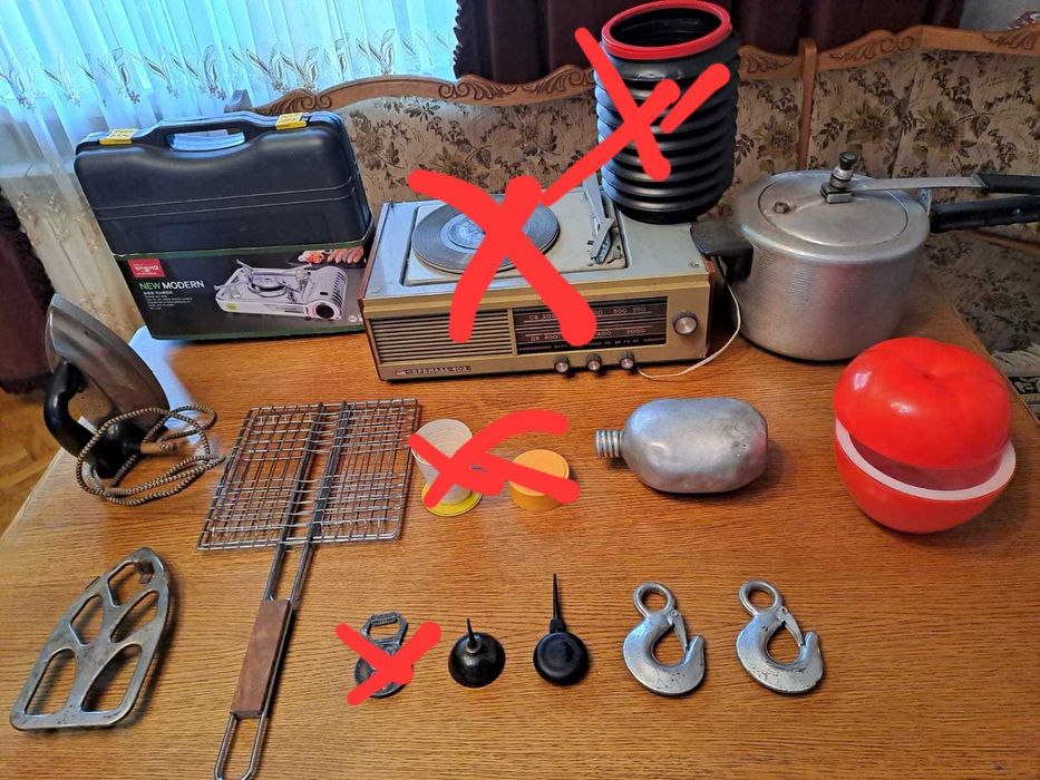 Утюг, скороварка советского производства и другое