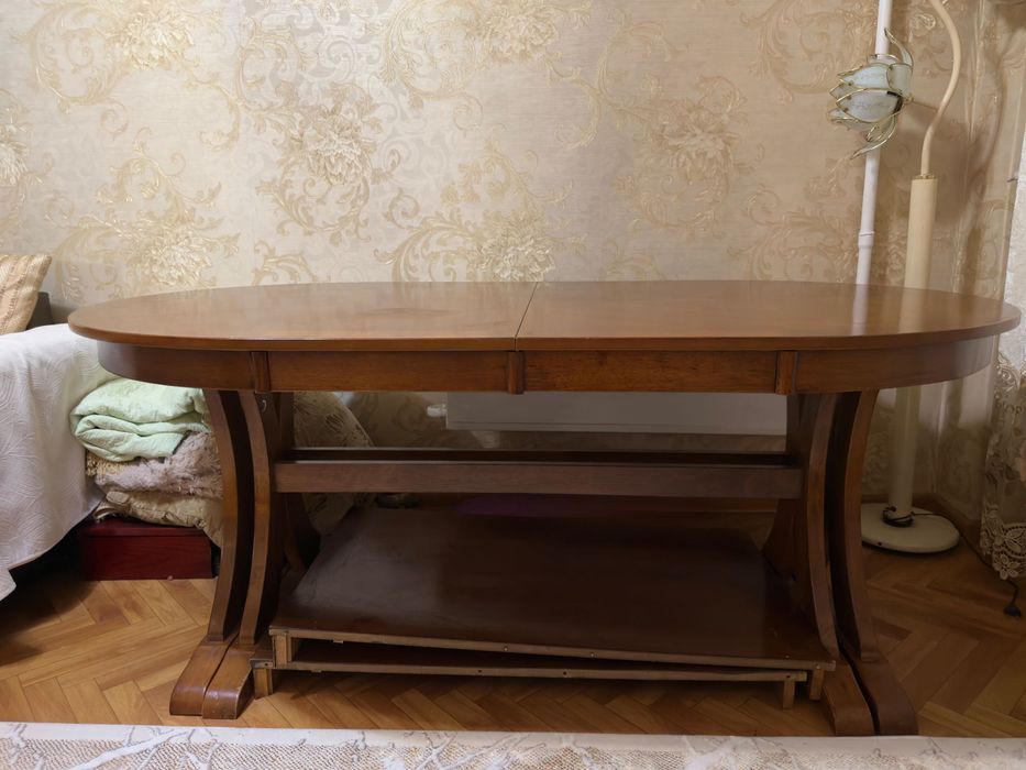 Продаётся стол из массива дуба