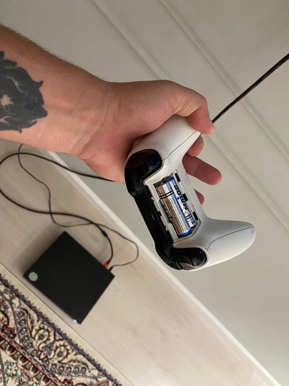 Продам Xbox One X 1tb