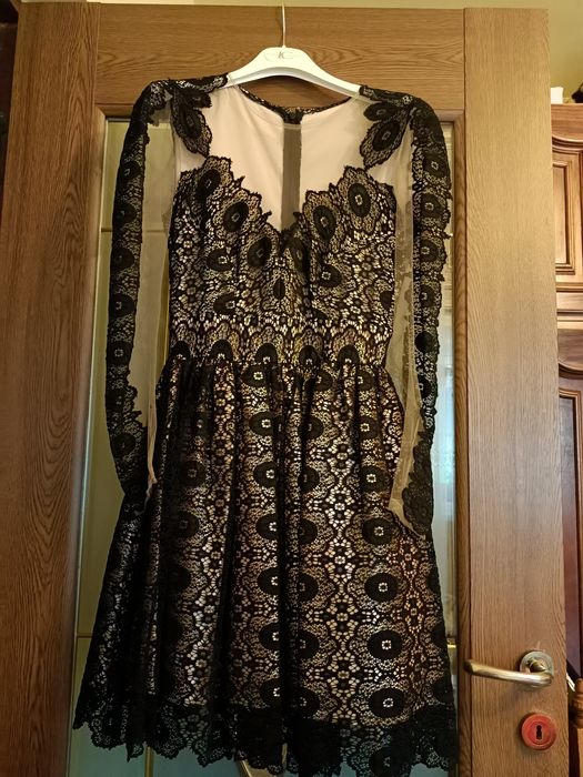 Rochie dantelă neagră scurtă de gală .
