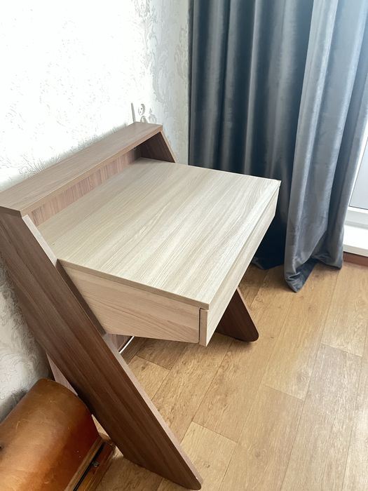 Продам письменную парту