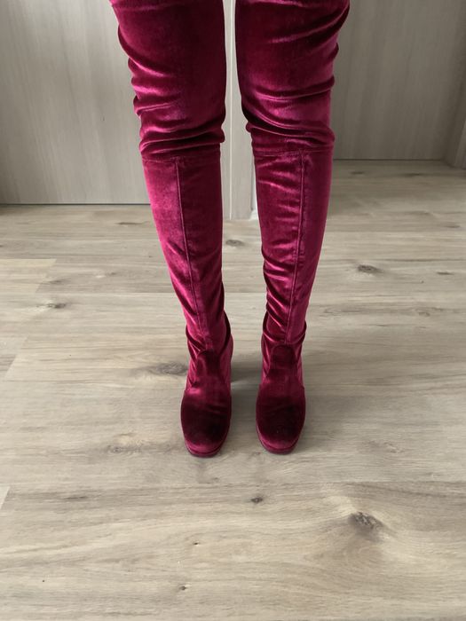Cizme foarte lungi din catifea