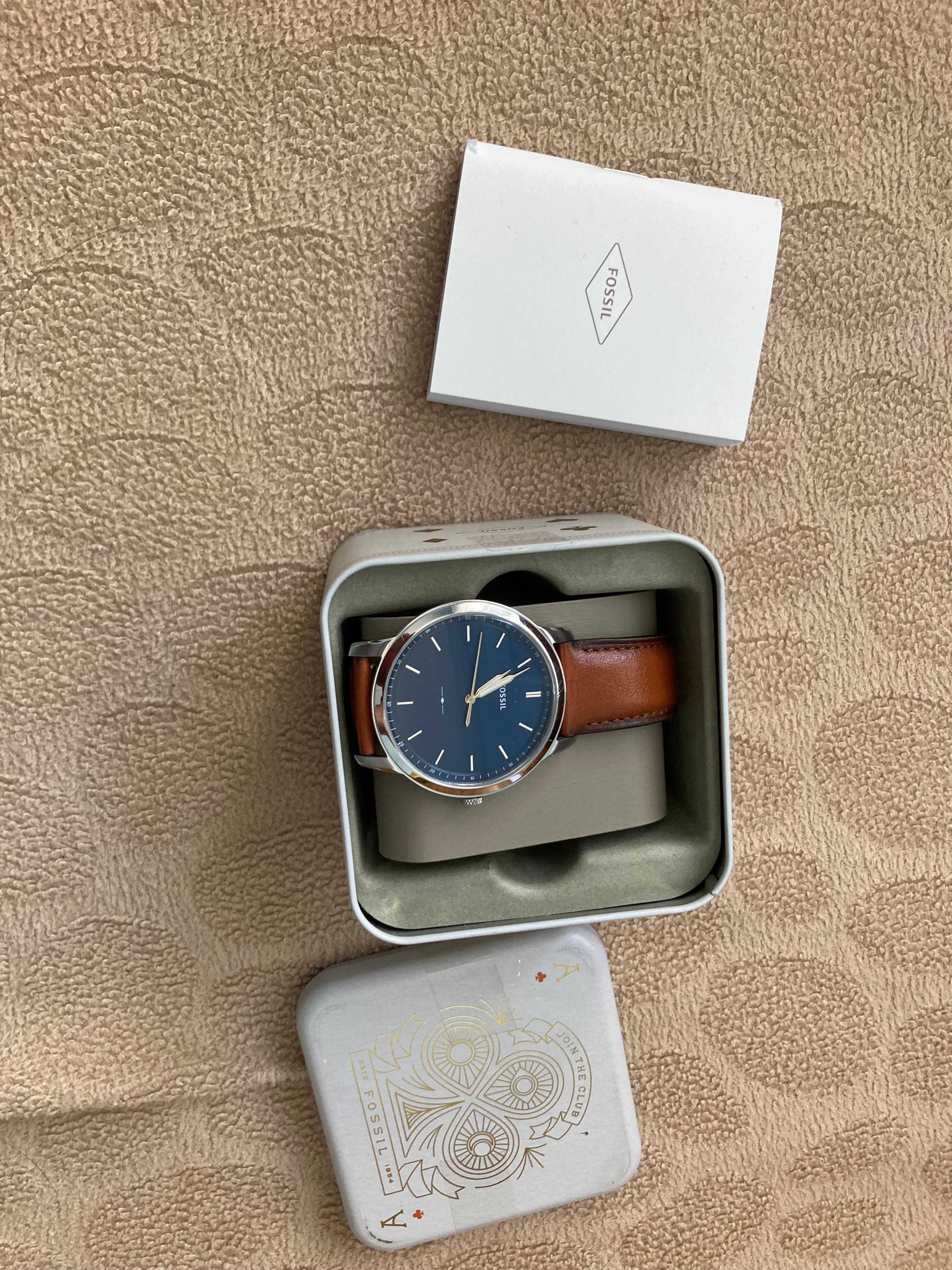 Fossil Часовник The Minimalist в сребристо и кафяво