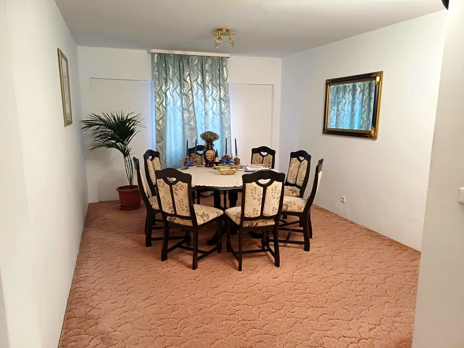 Vând apartament 4 camere Carpați 2