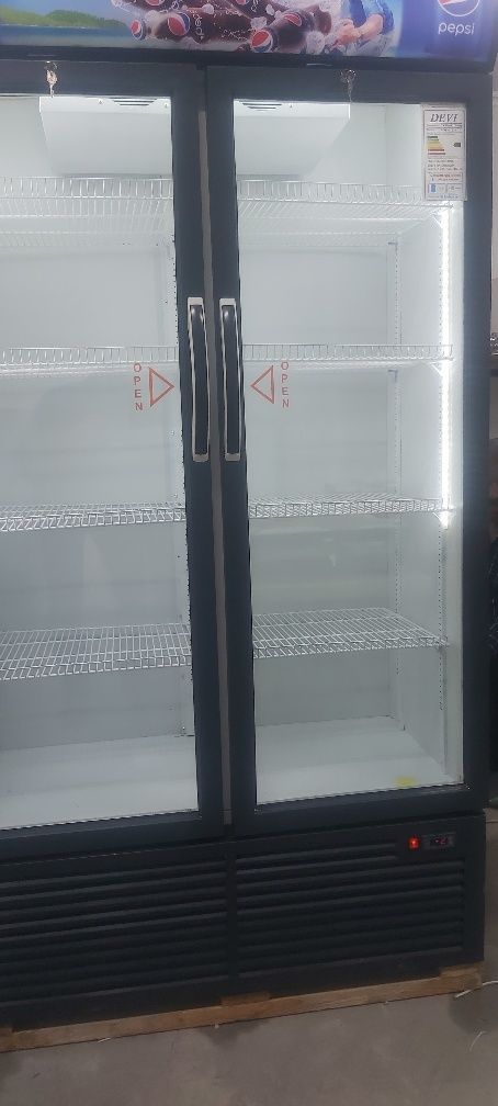 Новые двухдверный DEVI HS 930 витринные холодильники.