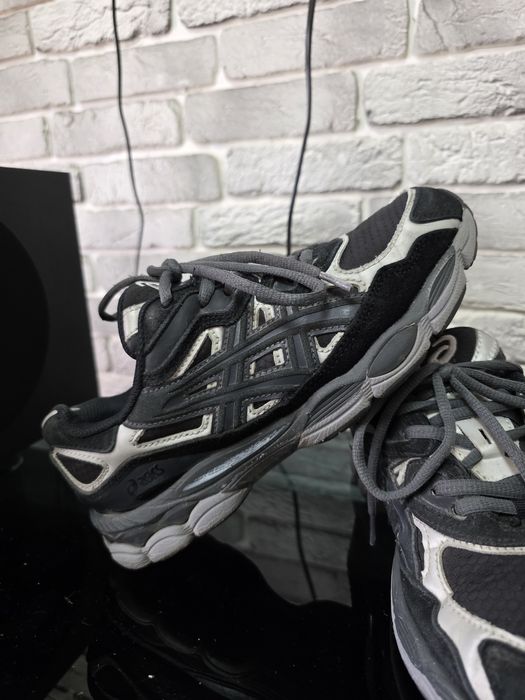 Оригинальные кроссы asics