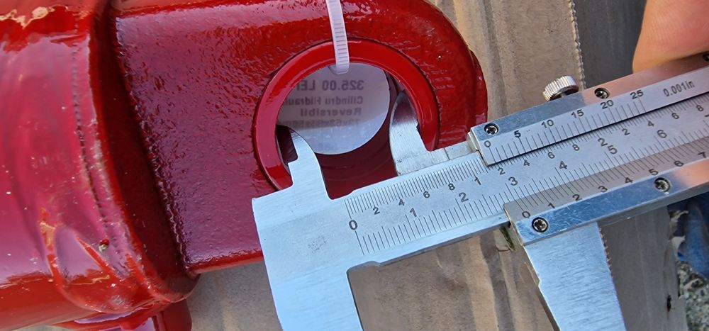 Cilindru hidraulic 550 mm 55 cm Distanta între gauri deschidere 300 mm