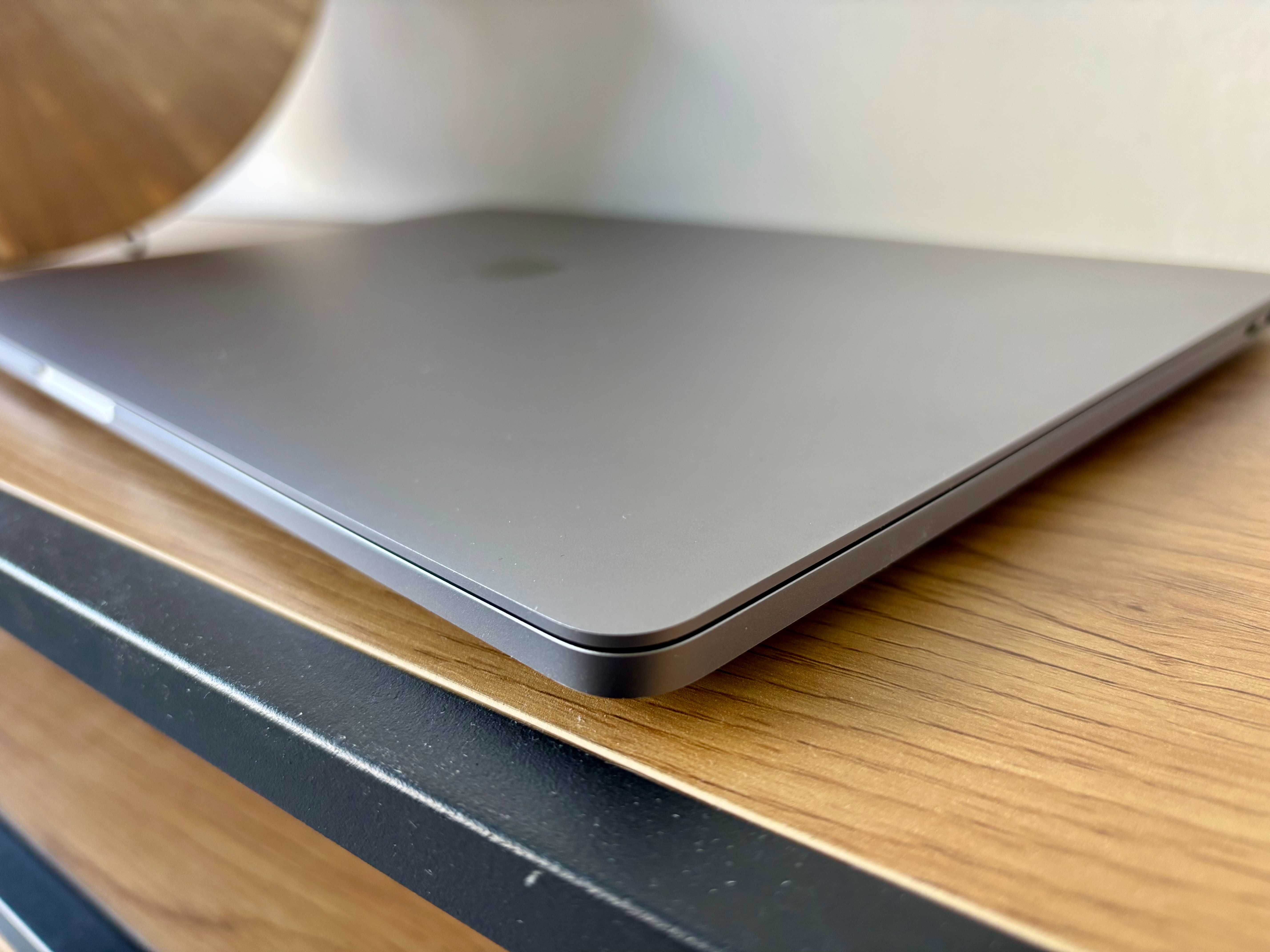 MacBook Pro (2019) 15-inch, i7, 16GB Ram, 256GB SSD