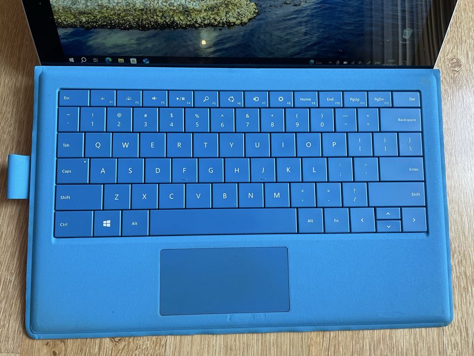 Microsoft Surface Pro 3 1631 2-1 таблет/лаптоп /i5/4GB RAM/128GB SSD