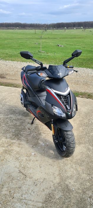 Vând Aprilie sr 50 Factory 2300 KM