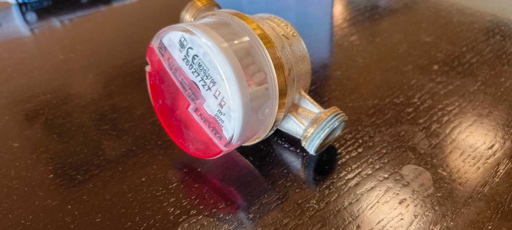 Водомери (сухи) за топла и студена вода - 2 броя.