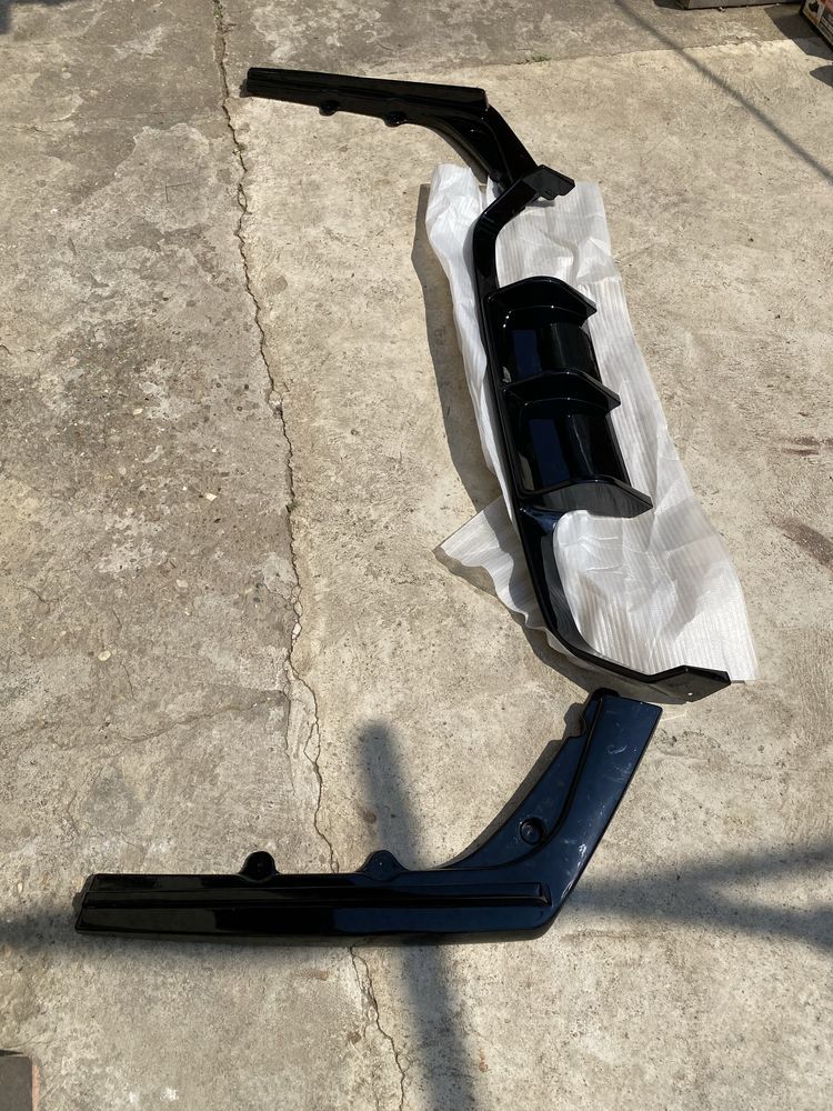 Difuzor spate V-style bmw M4 M3 F82/83/80