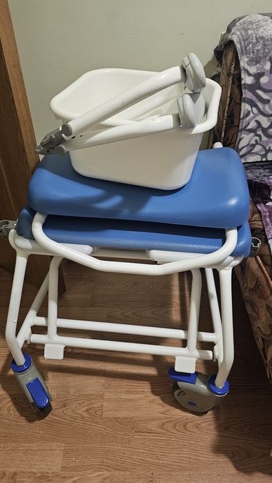 Cărucior medical pt oameni vârstnici