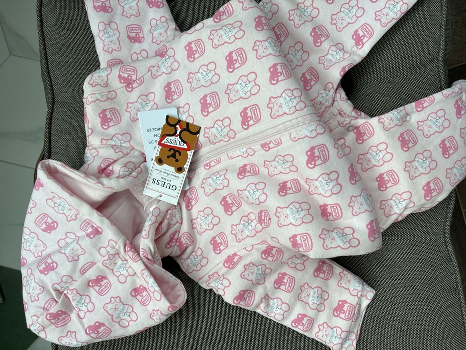 НОВ Guess Гащеризон/космонавт 3-6 месеца