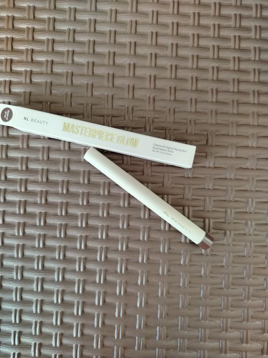 NL BEAUTY Masterpiece Flow Creamy & Highly Pigmented Eheshadow Stick