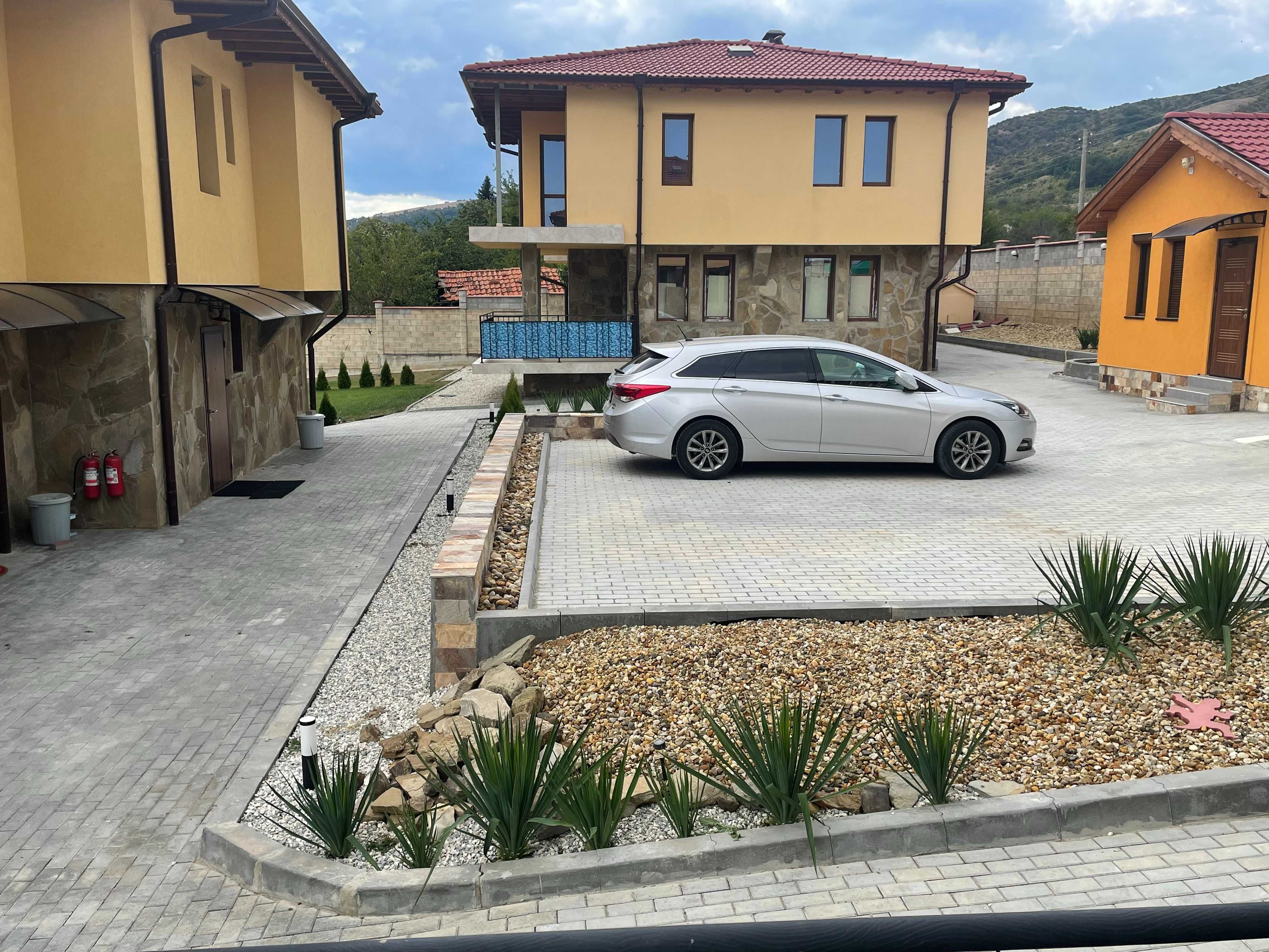 Къща под наем Möbliertes Haus in einer privaten Anlage.