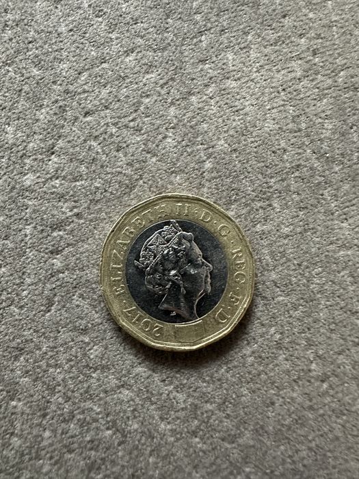 Монета One pound Elizabeth II 2017